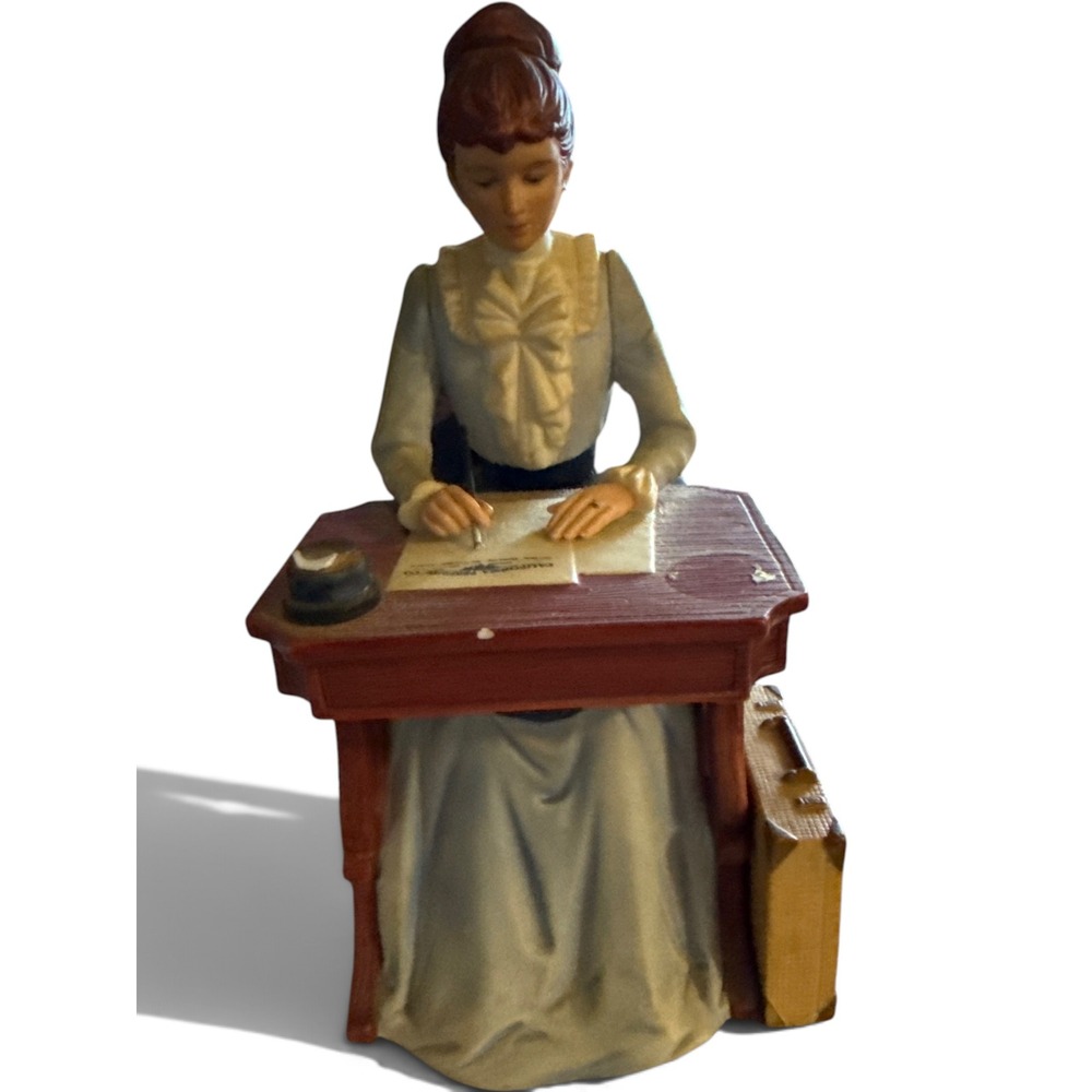 Vintage 1985 Avon Presidents Club Albee Award Porcelain Figurine Mrs PFE Albee